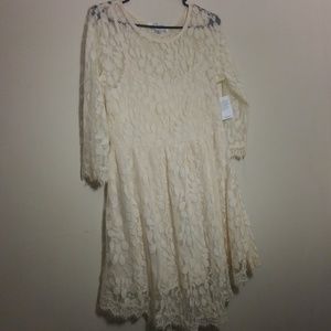 A off white 3/4 sleeve dress